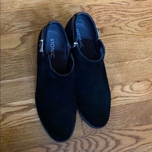 Vionic Black zip up Suede Booties with Chunky Heel